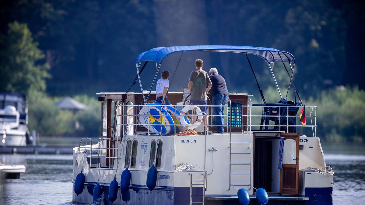 Einführungskurs auf einem Hausboot im Müritz-Hafen.