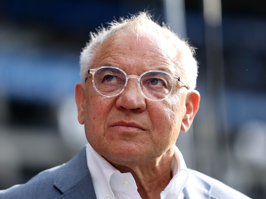 Ex-Hertha-Trainer Felix Magath schaut sich im Stadion von Hertha BSC um.