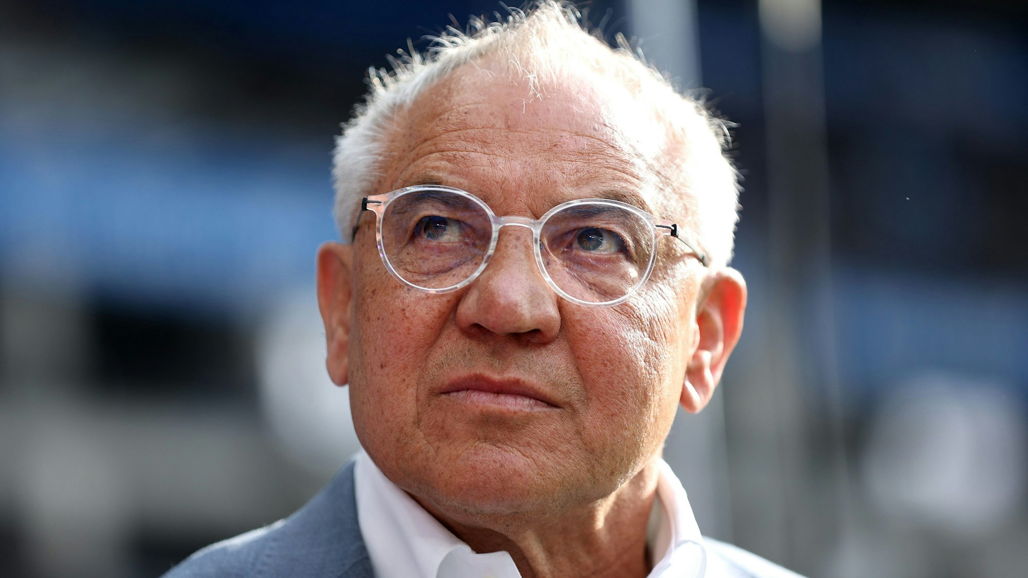 Ex-Hertha-Trainer Felix Magath schaut sich im Stadion von Hertha BSC um.