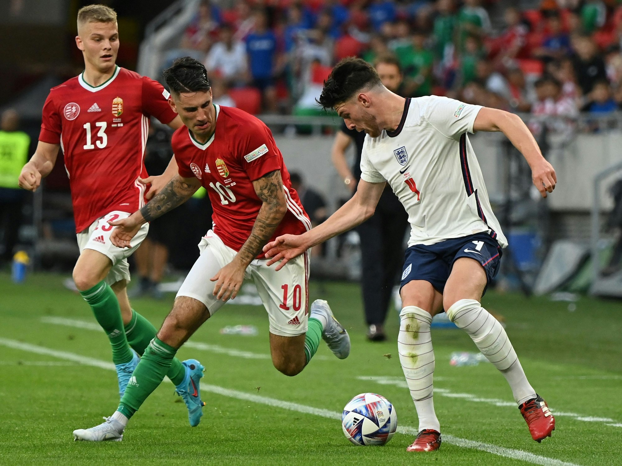 Declan Rice im Zweikampf mit Dominik Szoboszlai