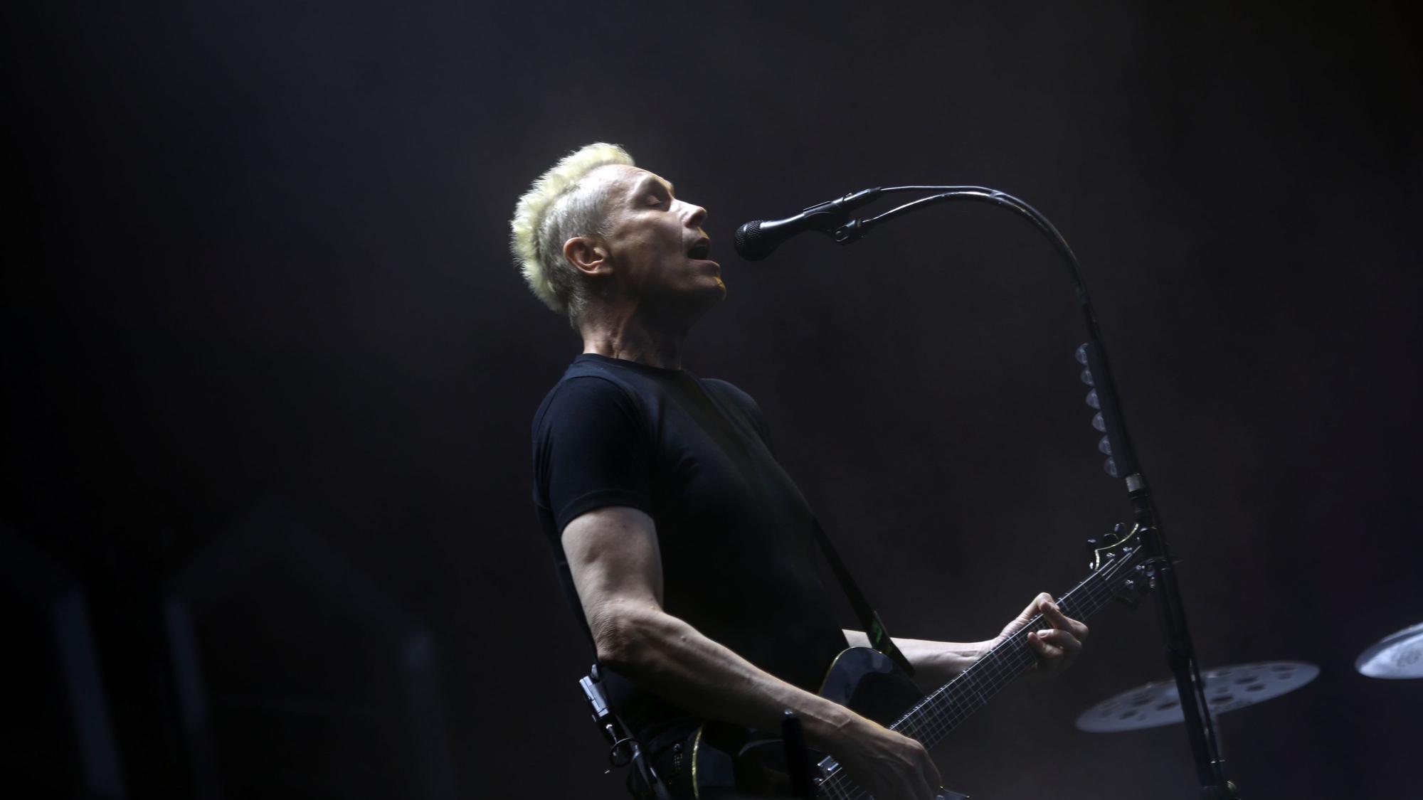 Die Ärzte heizten den Fans im Kölner Rheinenergie-Stadion am Samstag, 4. Juni 2022, ordentlich ein. Das Foto zeigt Sänger Farin Urlaub.