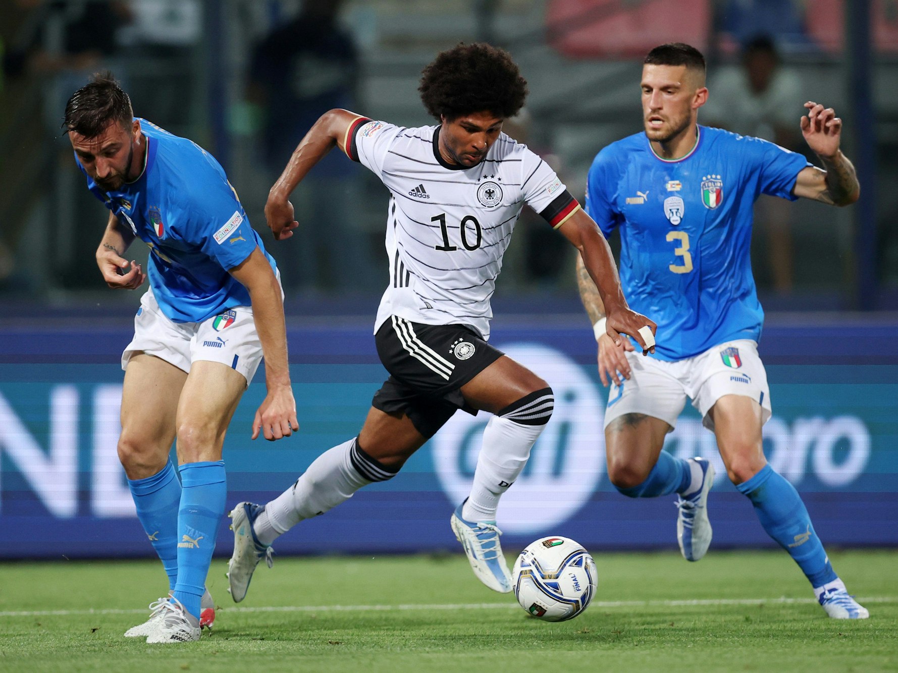 Serge Gnabry setzte sich gegen Bryan Cristante und Cristiano Biraghi durch