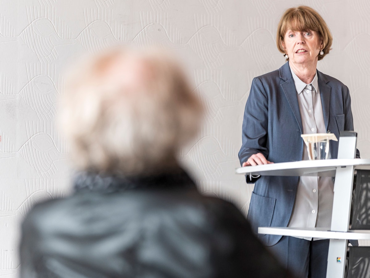 Henriette Reker spricht beim Empfang für Zirkus-Legende Bernhard Paul.