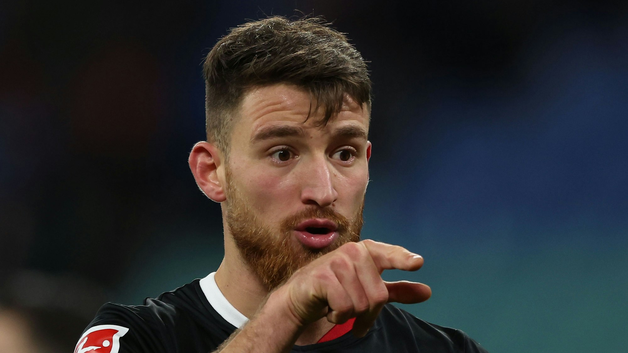 Salih Özcan gestikuliert im Bundesliga-Spiel bei RB Leipzig