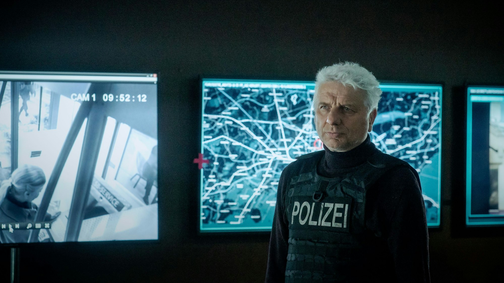Kriminalhauptkommissar Franz Leitmayr (Udo Wachtveitl) versucht sich im Führungsstab ein Bild der aktuellen Lage zu machen.
