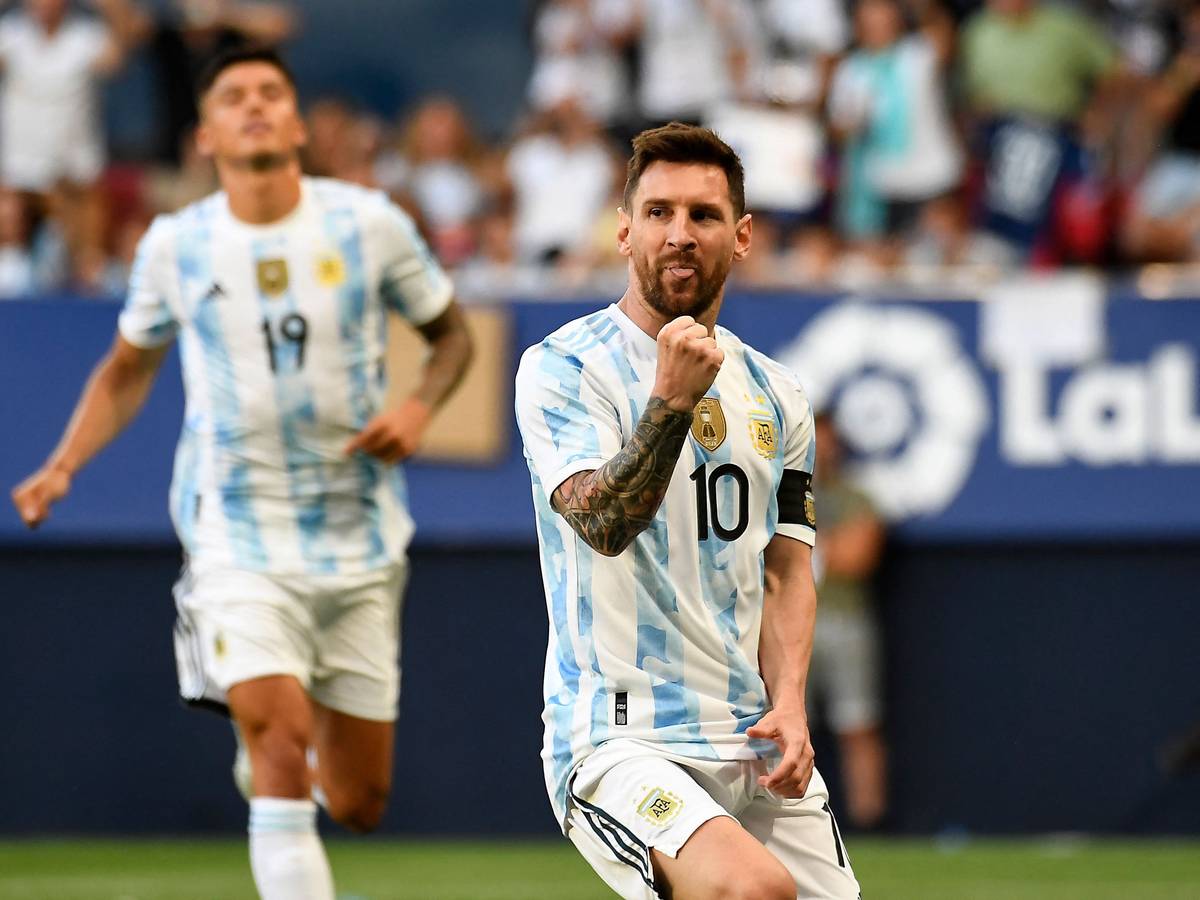 Lionel Messi ballt die Faust beim Jubel.
