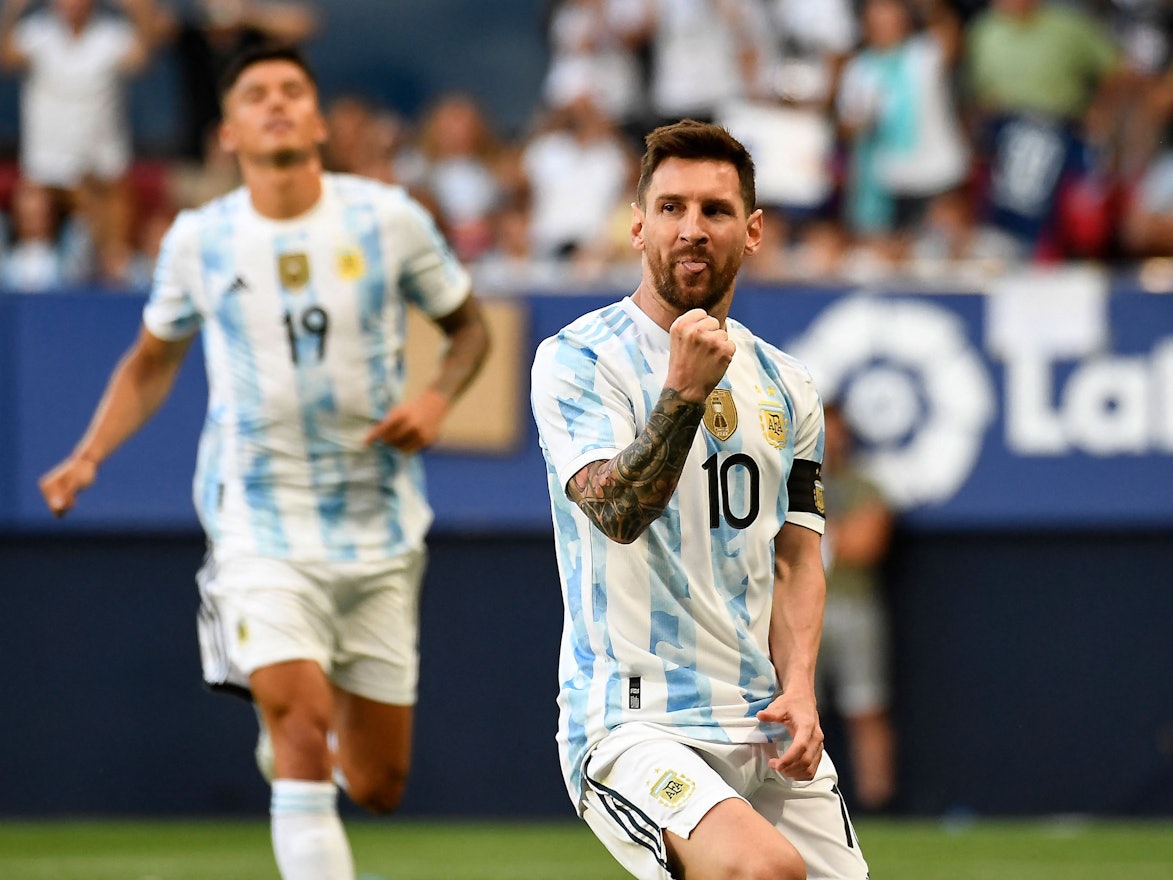 Lionel Messi ballt die Faust beim Jubel.