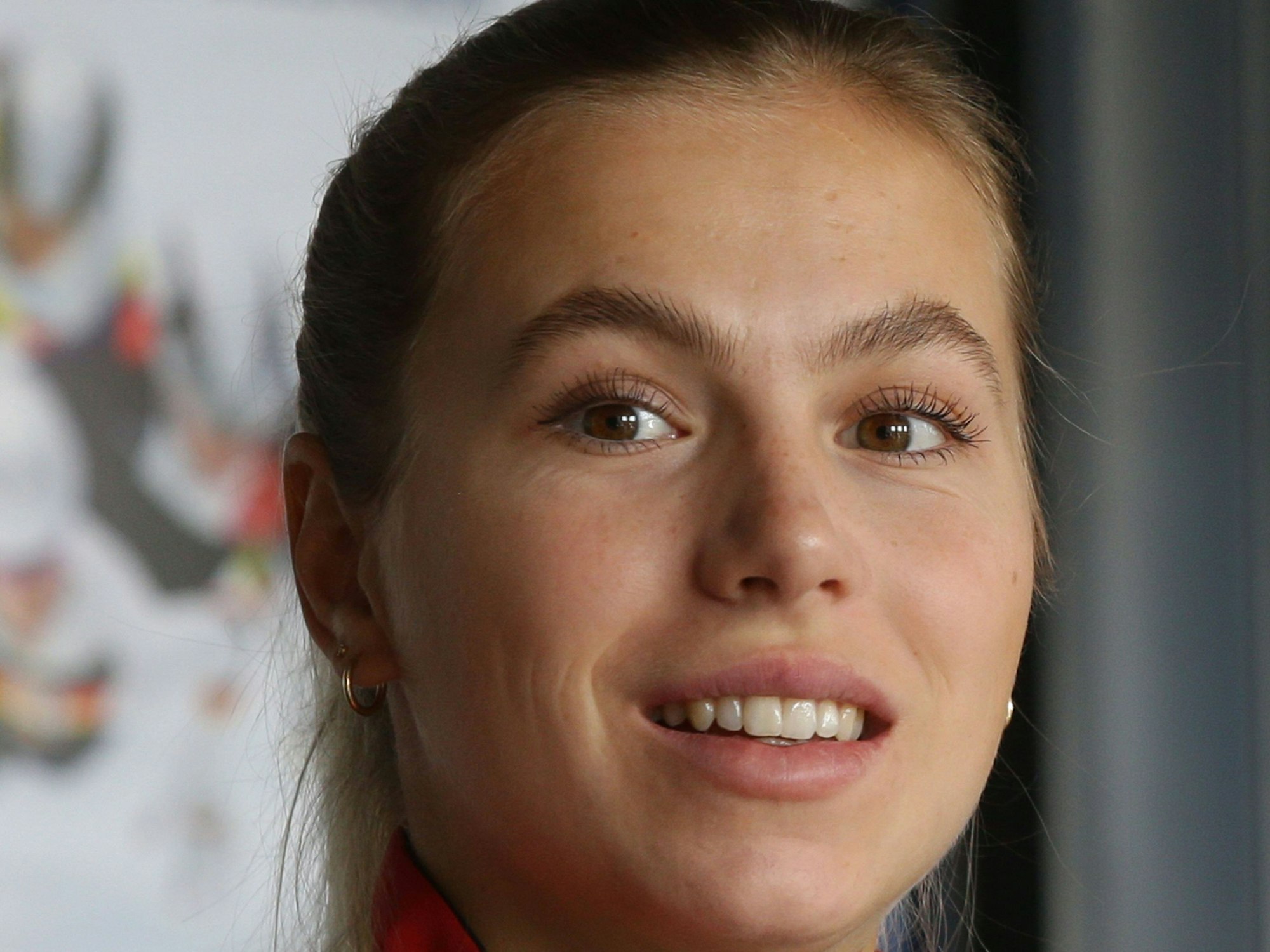 Anna Seidel spricht bei einer Pressekonferenz.