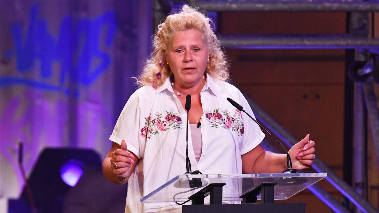 Silvia Wollny hält eine Rede bei „Promi Big Brother“