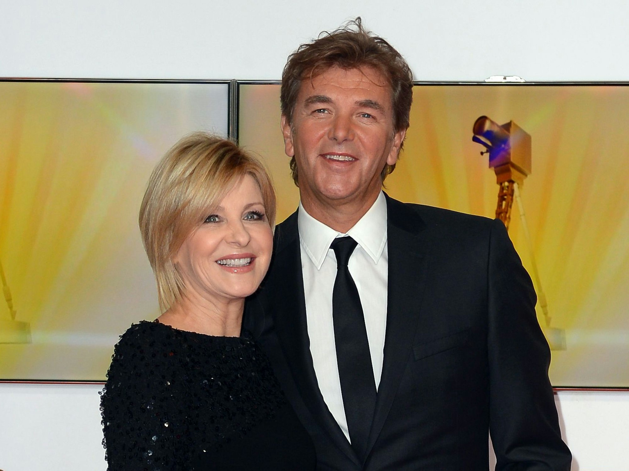 Carmen Nebel und ihr Partner Norbert Endlich kommen zur 48. Verleihung der Goldenen Kamera am 2. Februar 2013 in Berlin.