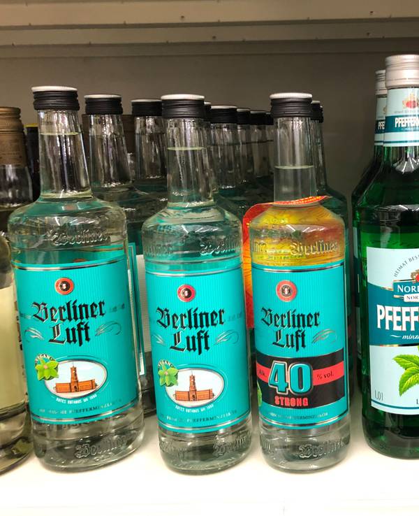 Der beliebte Pfefferminzlikör „Berliner Luft“ ist bei Aldi, Lidl und Rewe nicht mehr zu kaufen. Das Foto ist eine Aufnahme von Dezember 2019.