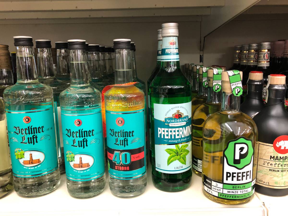 Der beliebte Pfefferminzlikör „Berliner Luft“ ist bei Aldi, Lidl und Rewe nicht mehr zu kaufen. Das Foto ist eine Aufnahme von Dezember 2019.