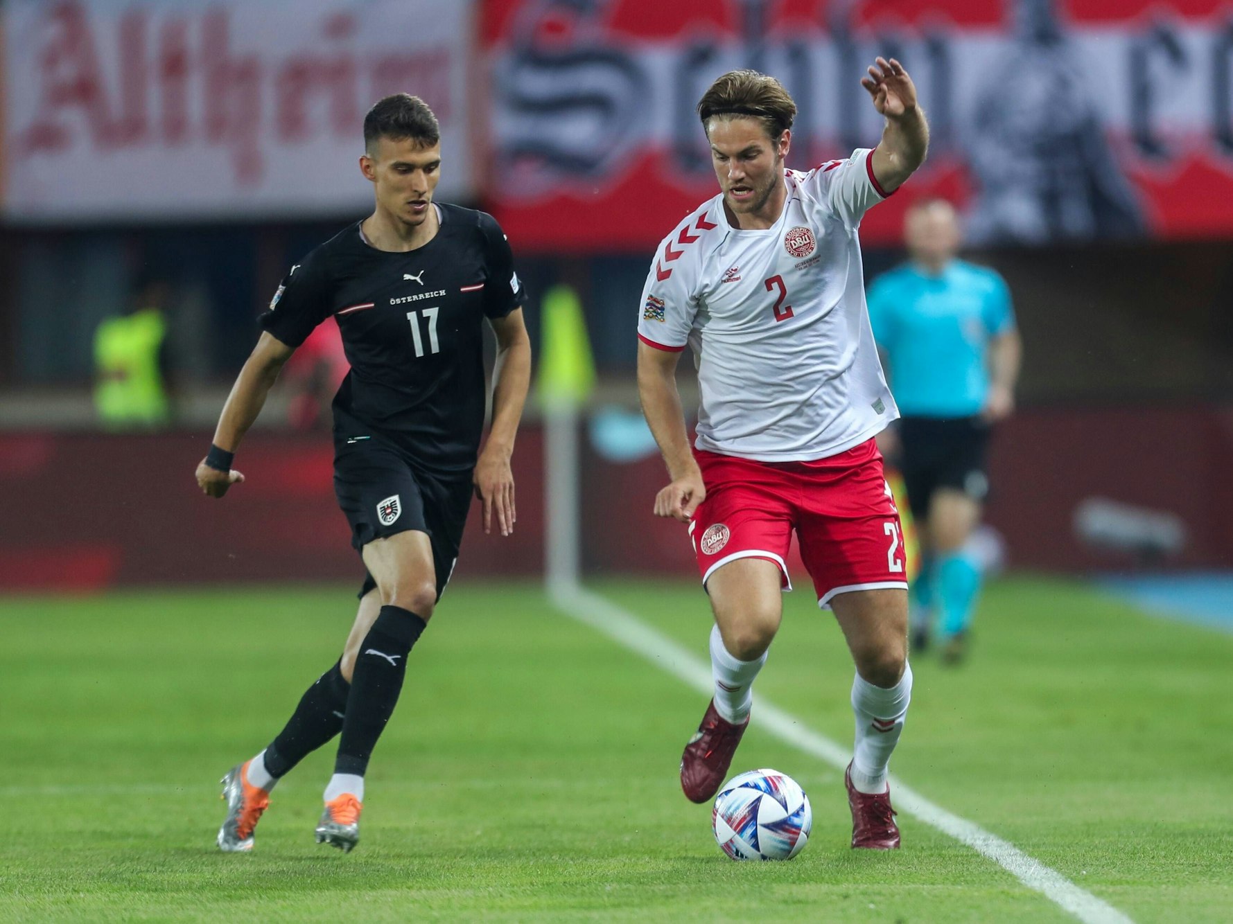 Dejan Ljubicic im Zweikampf mit Joachim Andersen