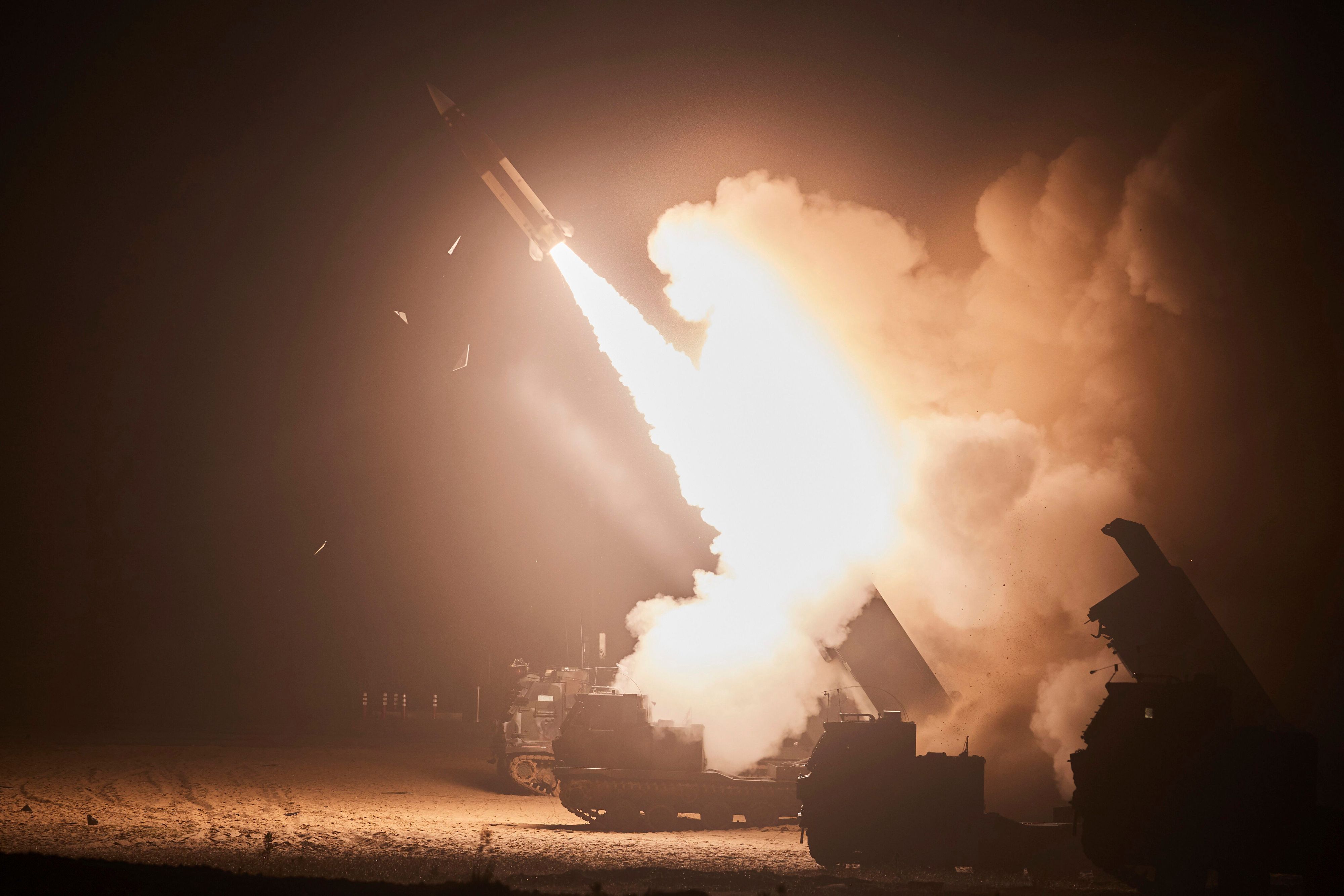 Das US-amerikanische und das südkoreanische Militär haben am Montag ihrerseits acht ballistische Raketen ins Meer abgefeuert und so auf Nordkoreas Provokation reagiert.