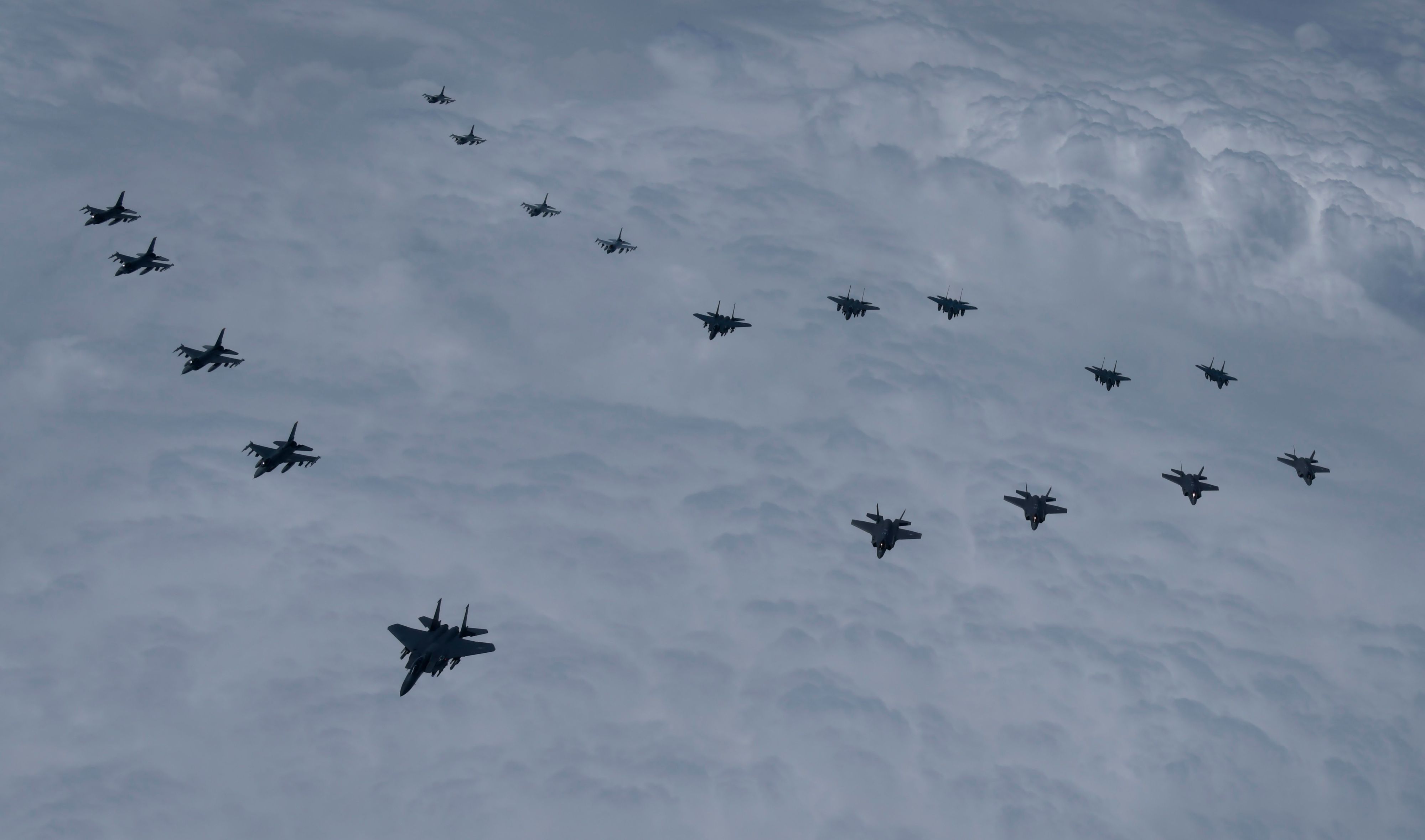 Auf diesem Foto, das vom südkoreanischen Verteidigungsministerium zur Verfügung gestellt wurde, fliegen Kampfjets der US- und südkoreanischen Luftwaffe während eines gemeinsamen Manövers. Es ist eine Reaktion auf die Provokation Nordkoreas.