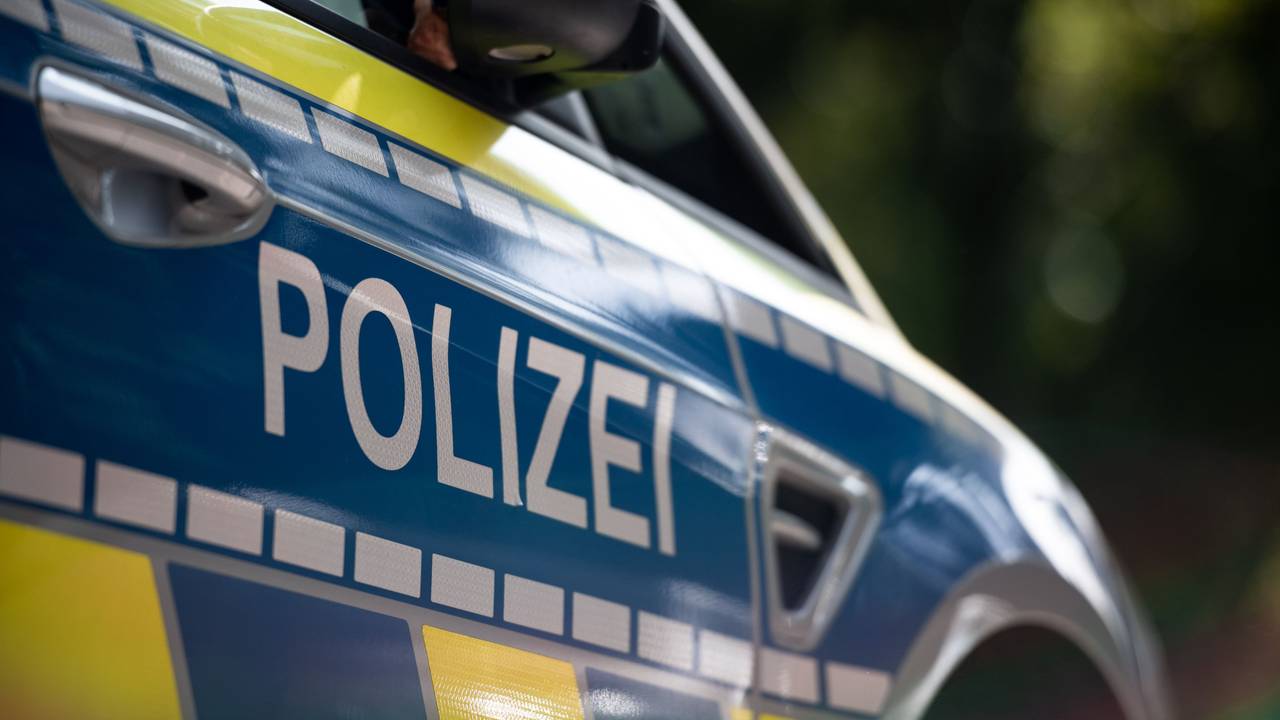 Ein Polizeifahrzeug bei einem Einsatz