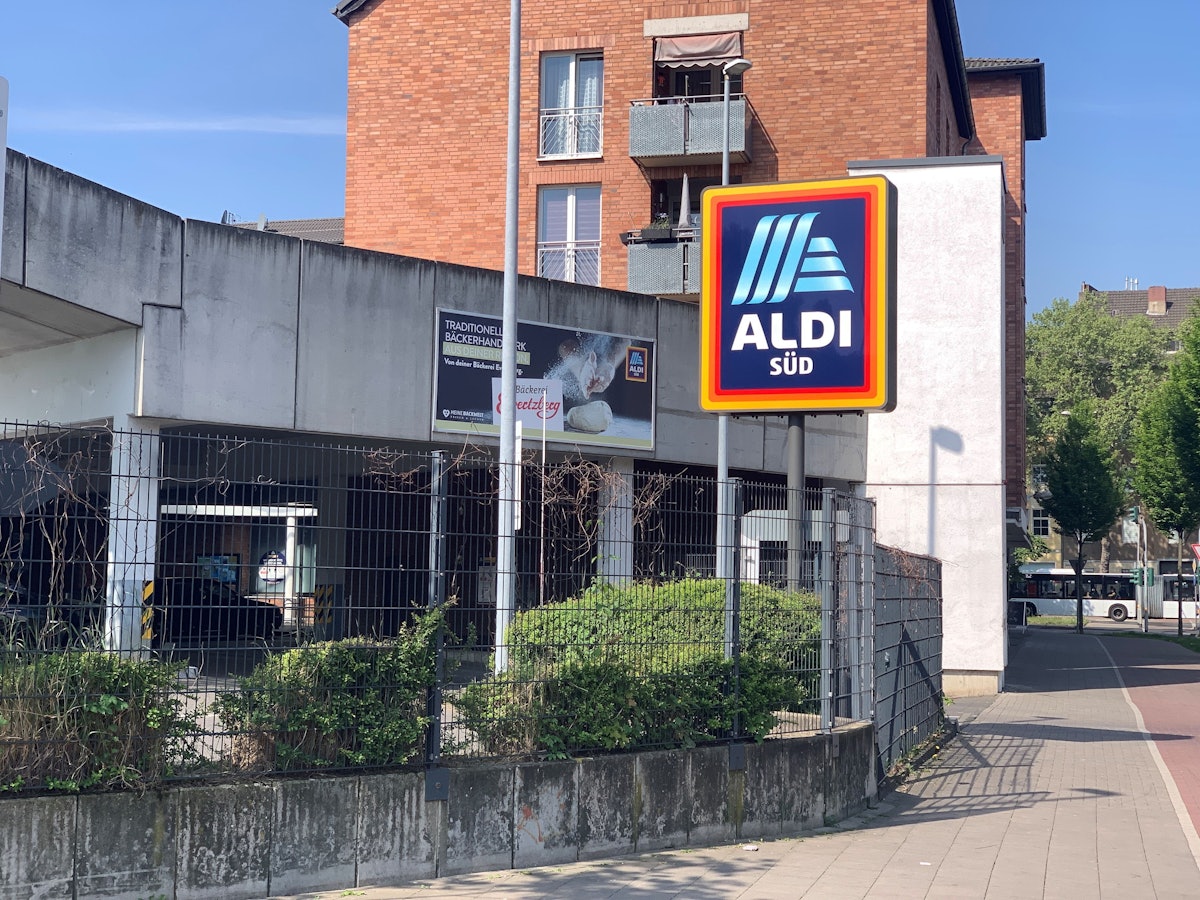 Eine Filiale des Discounters Aldi am Clevischen Ring in Köln-Mülheim.