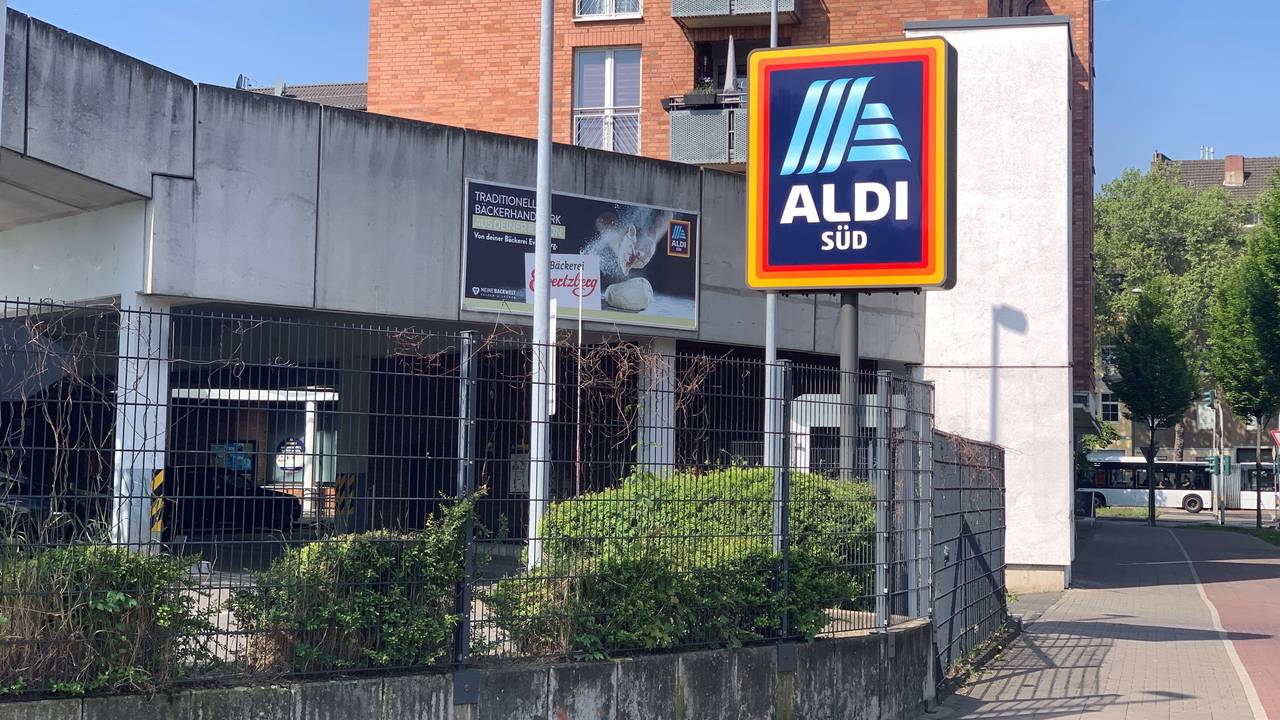 Eine Filiale des Discounters Aldi am Clevischen Ring in Köln-Mülheim.