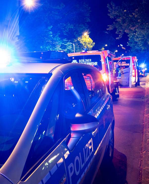 Die Polizei fahndet nach den flüchtigen Tätern. Hier ein Symbolfoto von einem Einsatz.