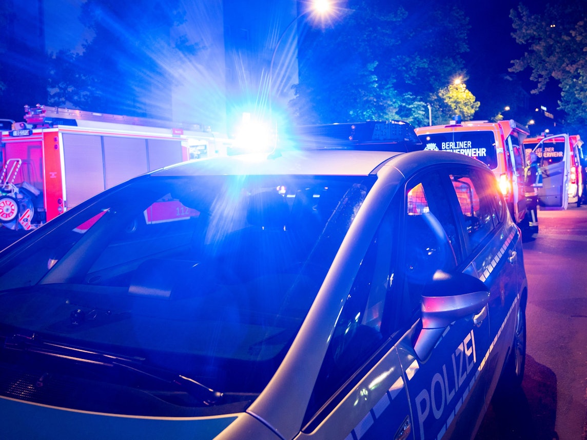 Die Polizei fahndet nach den flüchtigen Tätern. Hier ein Symbolfoto von einem Einsatz.