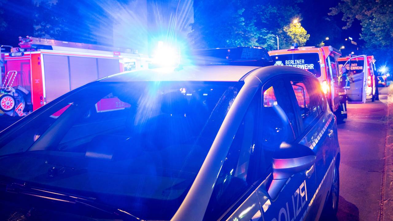 Die Polizei fahndet nach den flüchtigen Tätern. Hier ein Symbolfoto von einem Einsatz.