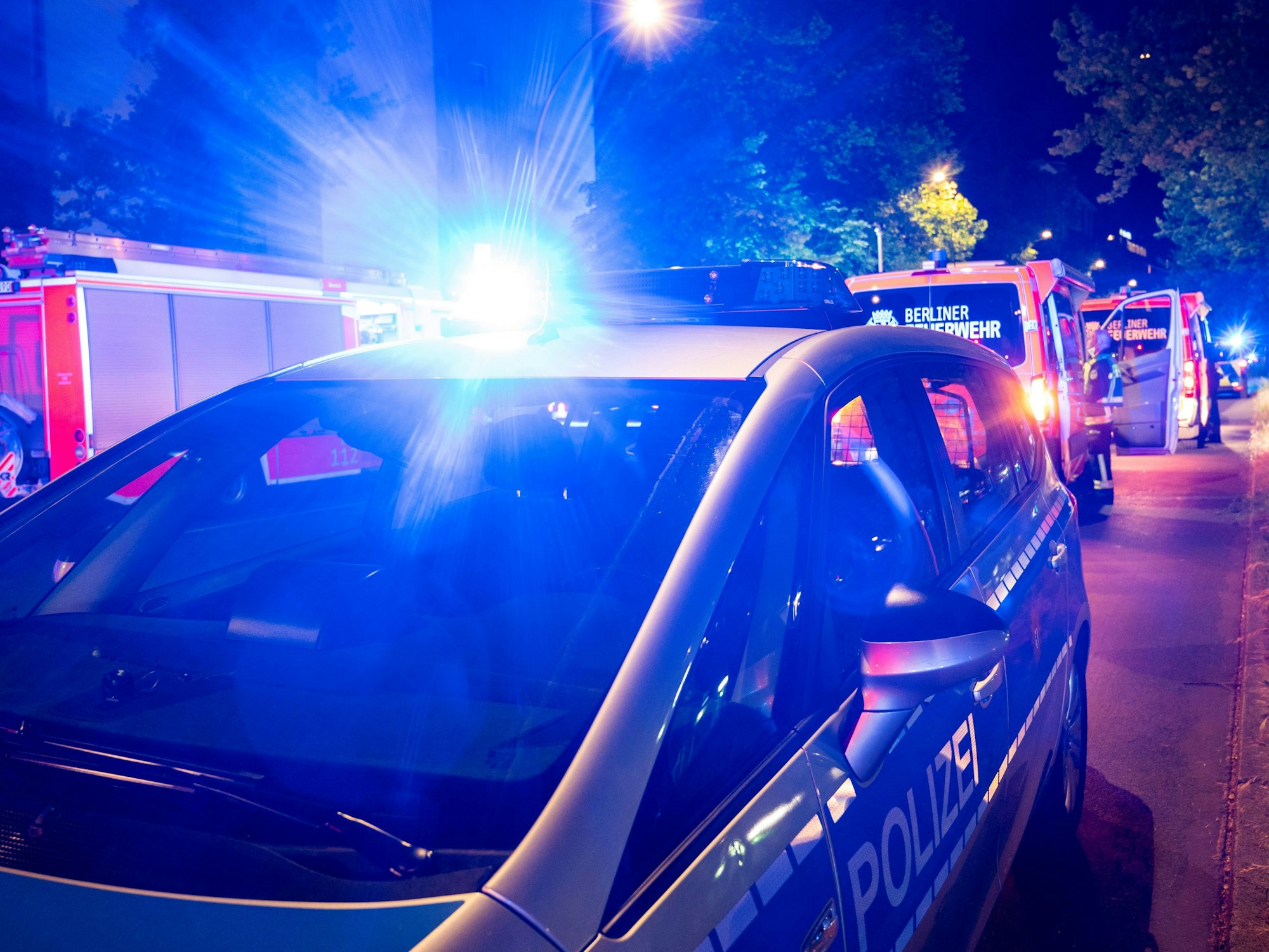 Die Polizei fahndet nach den flüchtigen Tätern. Hier ein Symbolfoto von einem Einsatz.