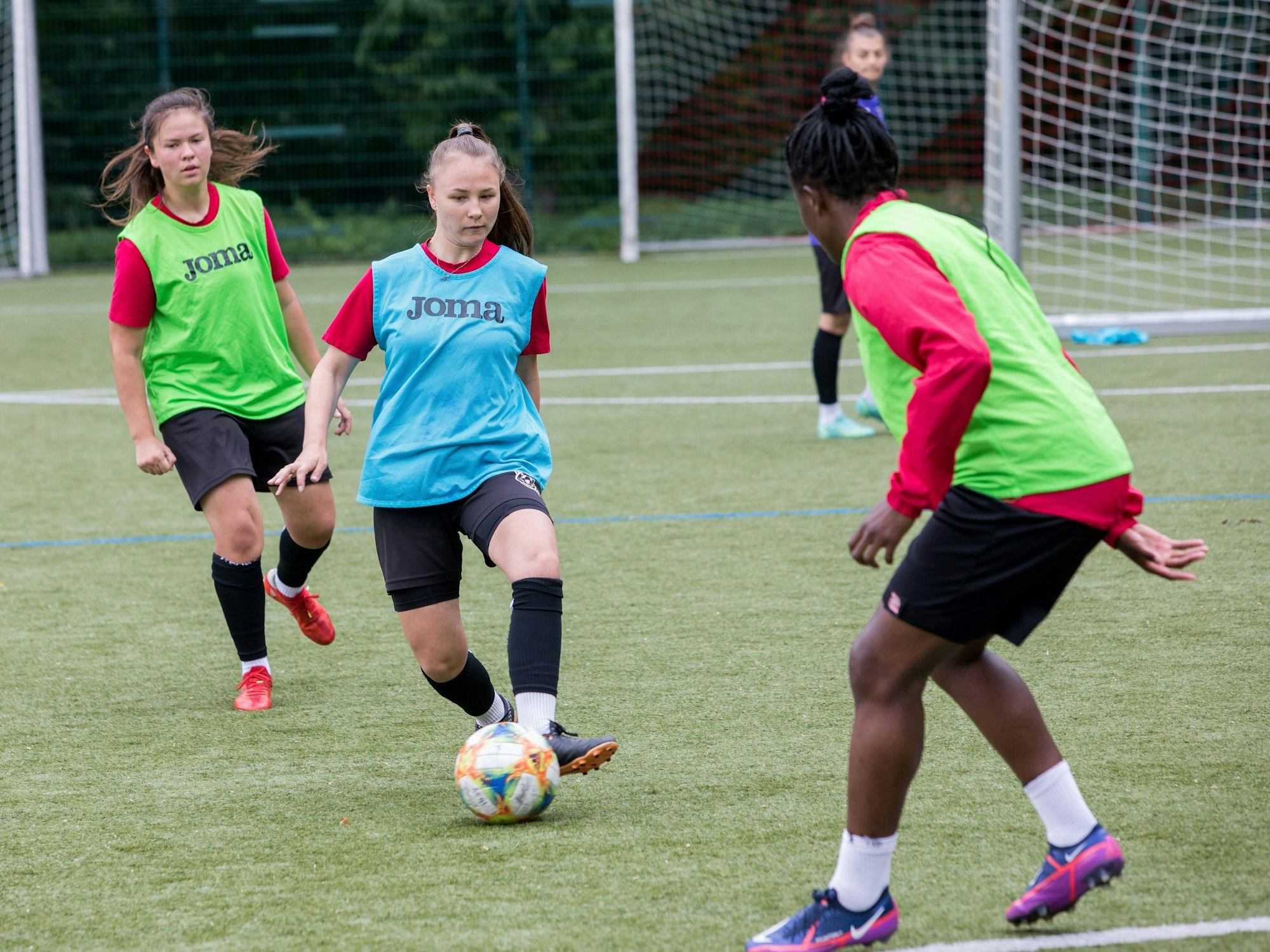 Die Spielerinnen des FK Krywbas trainierten am Geißbockheim, hier am 8. Juni 2022.
