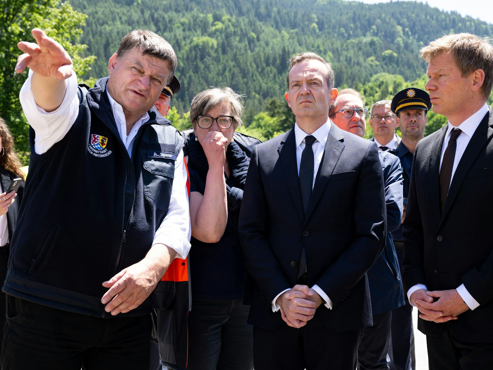 Bundesverkehrsminister Volker Wissing (hier am 4.6.22 nach dem Zug-Unglück in Bayern) hat seine Pläne für die Bahn vorgestellt.
