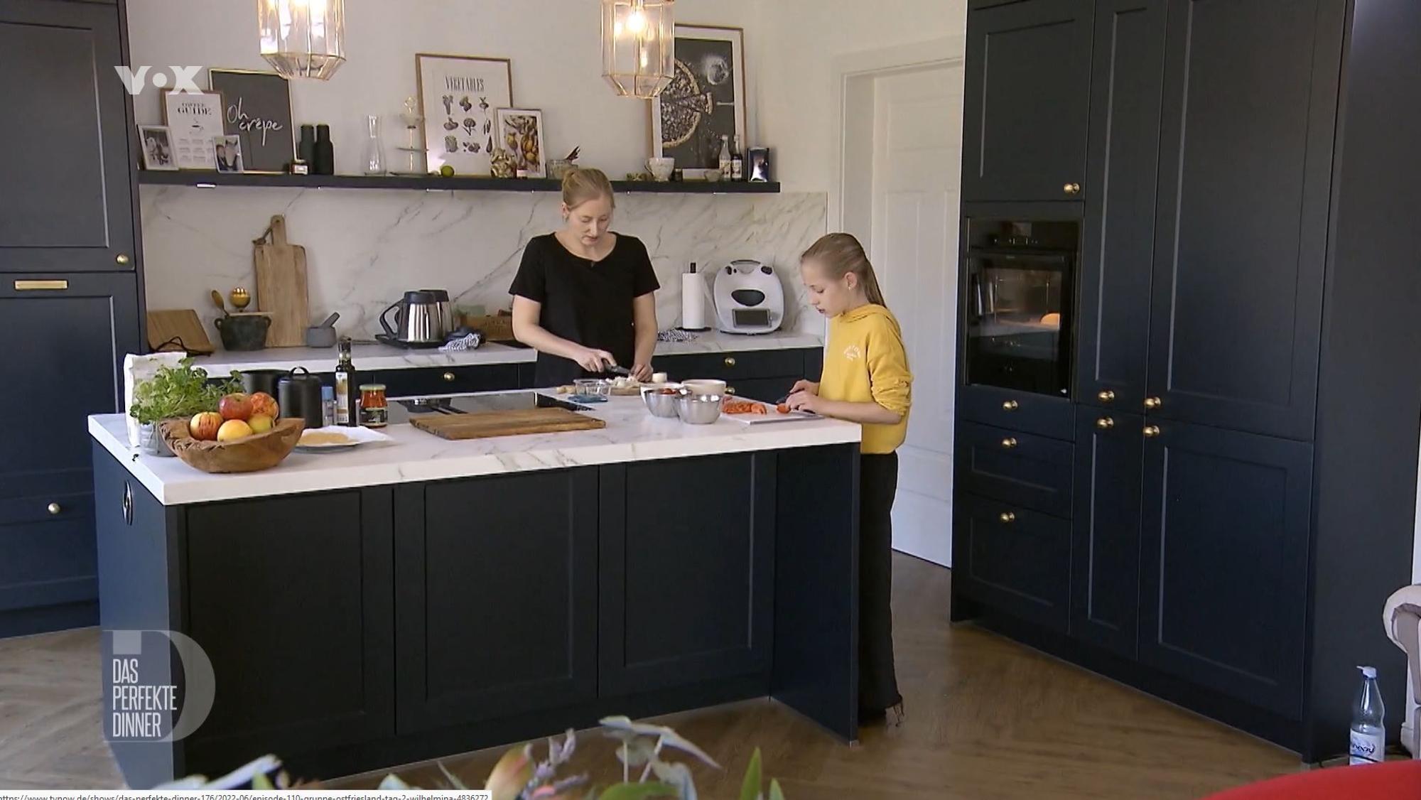 „Das wird das perfekte Chaos-Dinner“, prophezeit Wilhelminas Tochter in der Mittwochs-Folge des „Perfekten Dinners“ am 8. Juni 2022.
