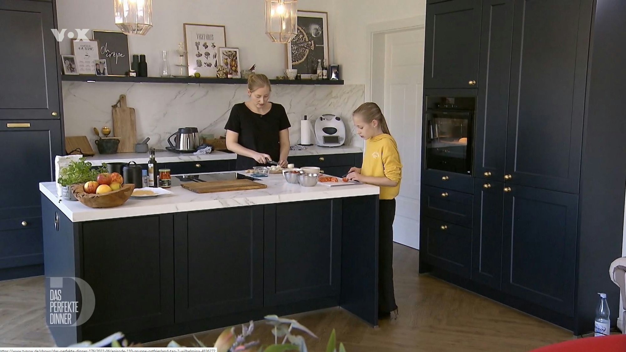 „Das wird das perfekte Chaos-Dinner“, prophezeit Wilhelminas Tochter in der Mittwochs-Folge des „Perfekten Dinners“ am 8. Juni 2022.
