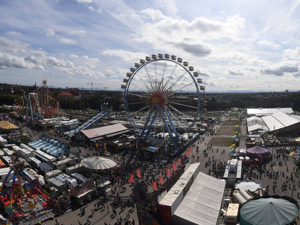 Das Foto zeigt eine Luftaufnahme des Oktoberfests im Jahr 2019.