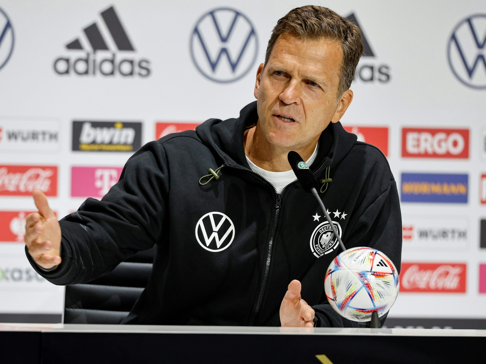 Oliver Bierhoff, Geschäftsführer Nationalmannschaften des DFB bei der Pressekonferenz.