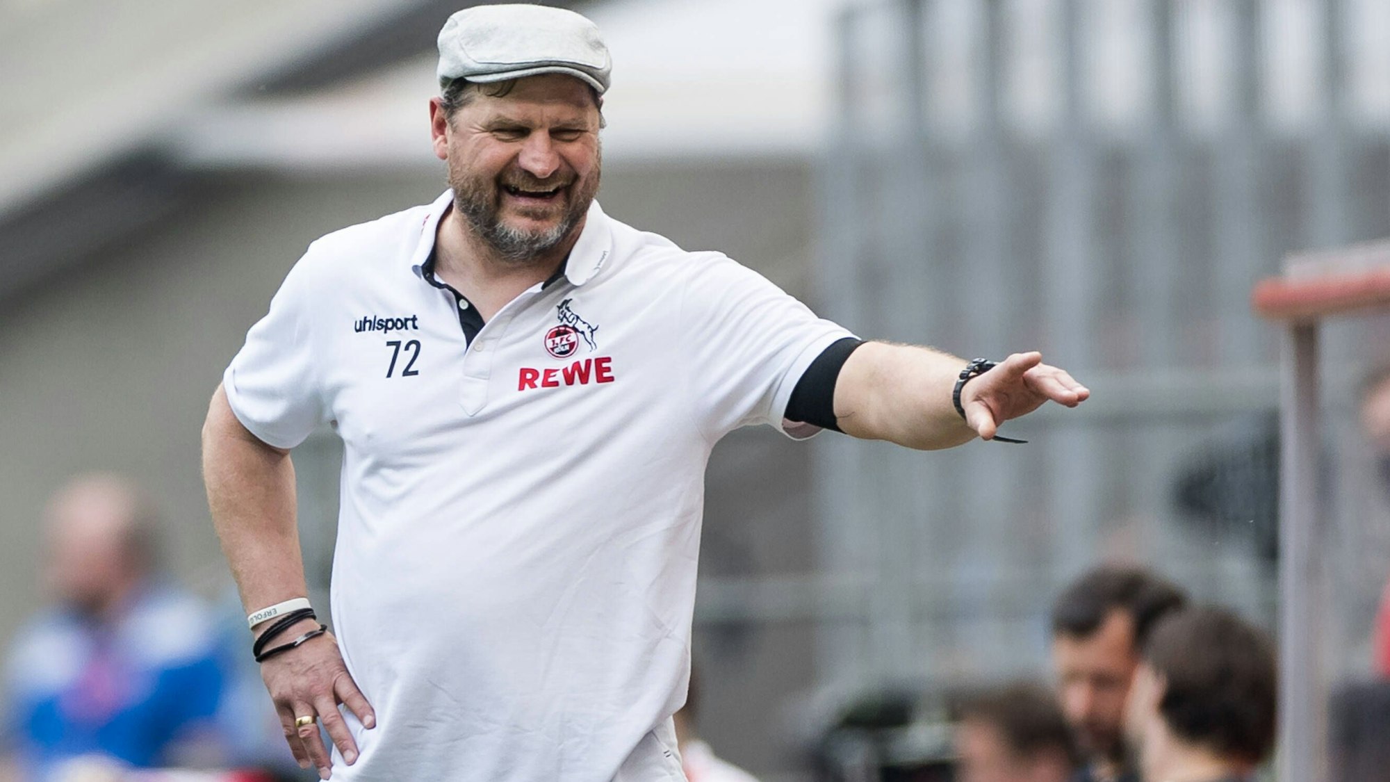 Steffen Baumgart trainiert den 1. FC Köln gegen den VfL Wolfsburg.