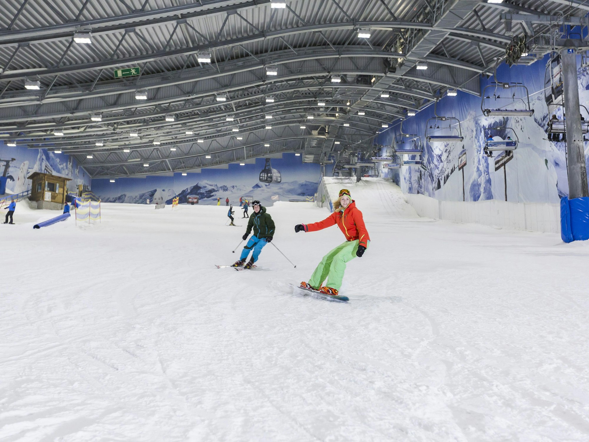 Freizeitparks in NRW wie der Alpenpark in Neuss haben ganzjährig geöffnet.