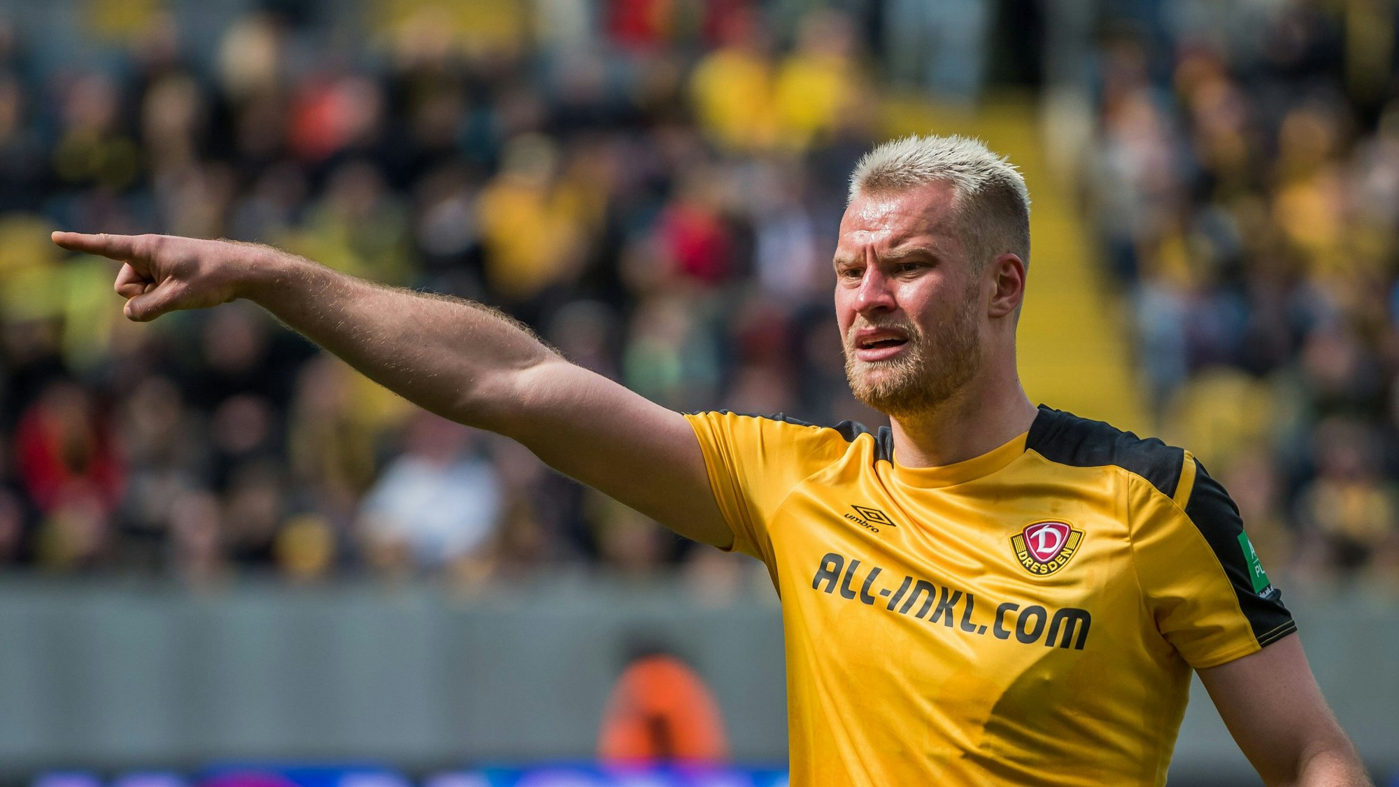 Dresdens Sebastian Mai gestikuliert im Spiel gegen Holstein Kiel