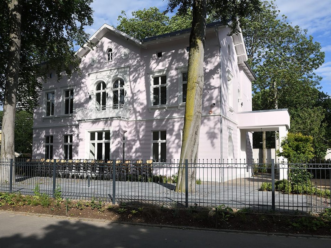 Die ehemalige Kölner Direktorenvilla im Zoo von außen.