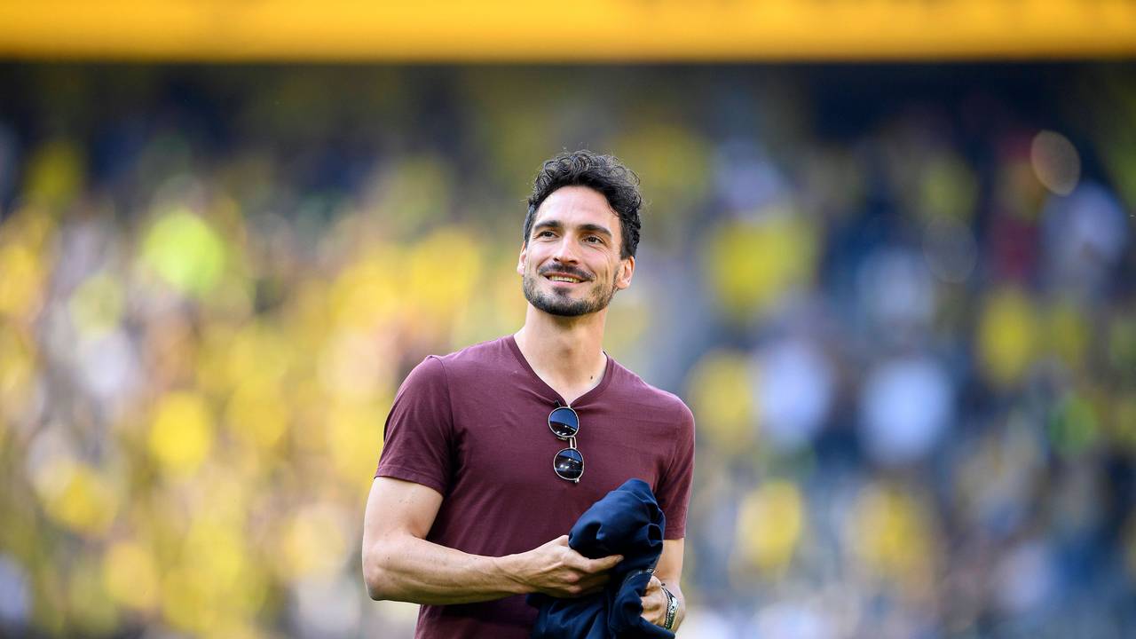 Mats Hummels bedankt sich nach dem letzten Saison-Spiel 2021/22 bei den BVB-Fans für die Saison.