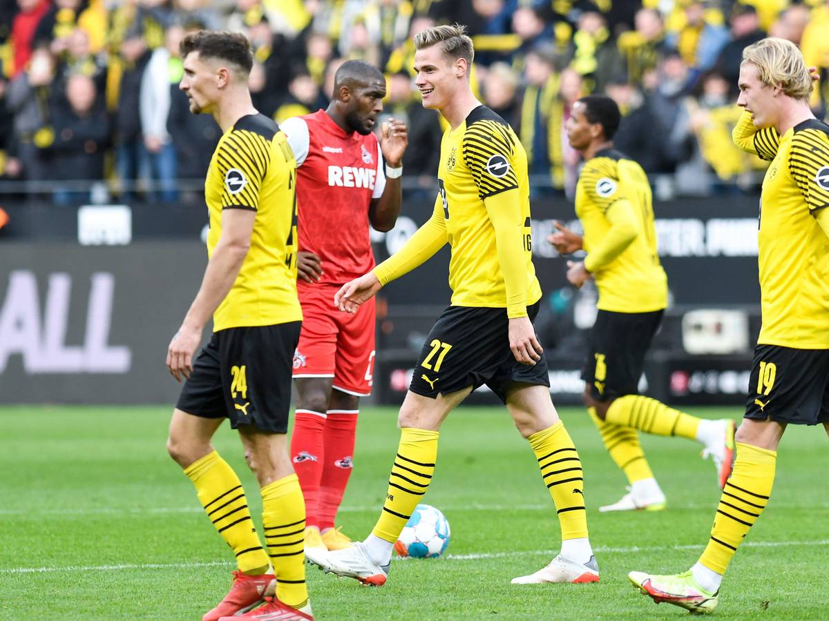 Künftig wohl Sturmkollegen: Steffen Tigges und Anthony Modeste beim Bundesliga-Duell zwischen Borussia Dortmund und dem 1. FC Köln am 30. Oktober 2021.