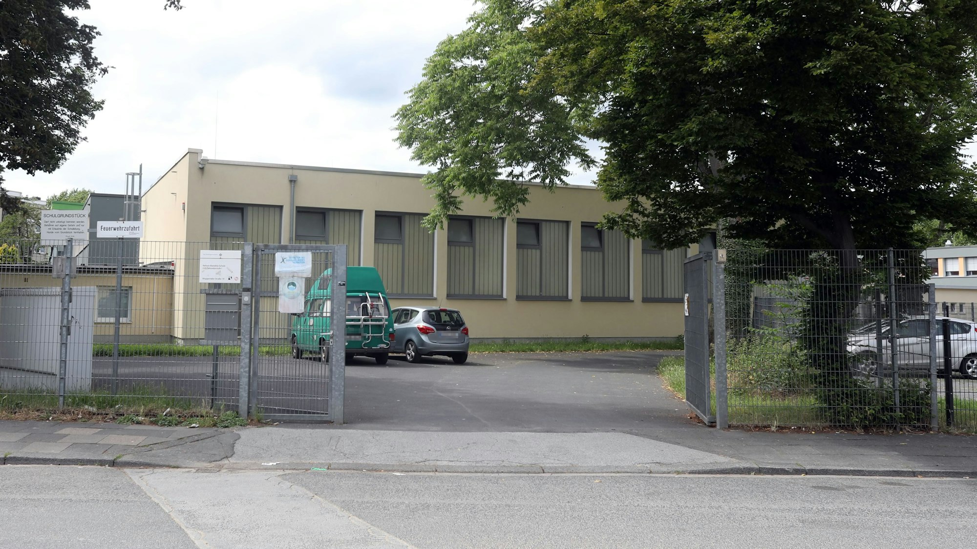 Das Gebäude der Nelson-Mandela-Gemeinschaftshauptschule in Köln-Buchheim.