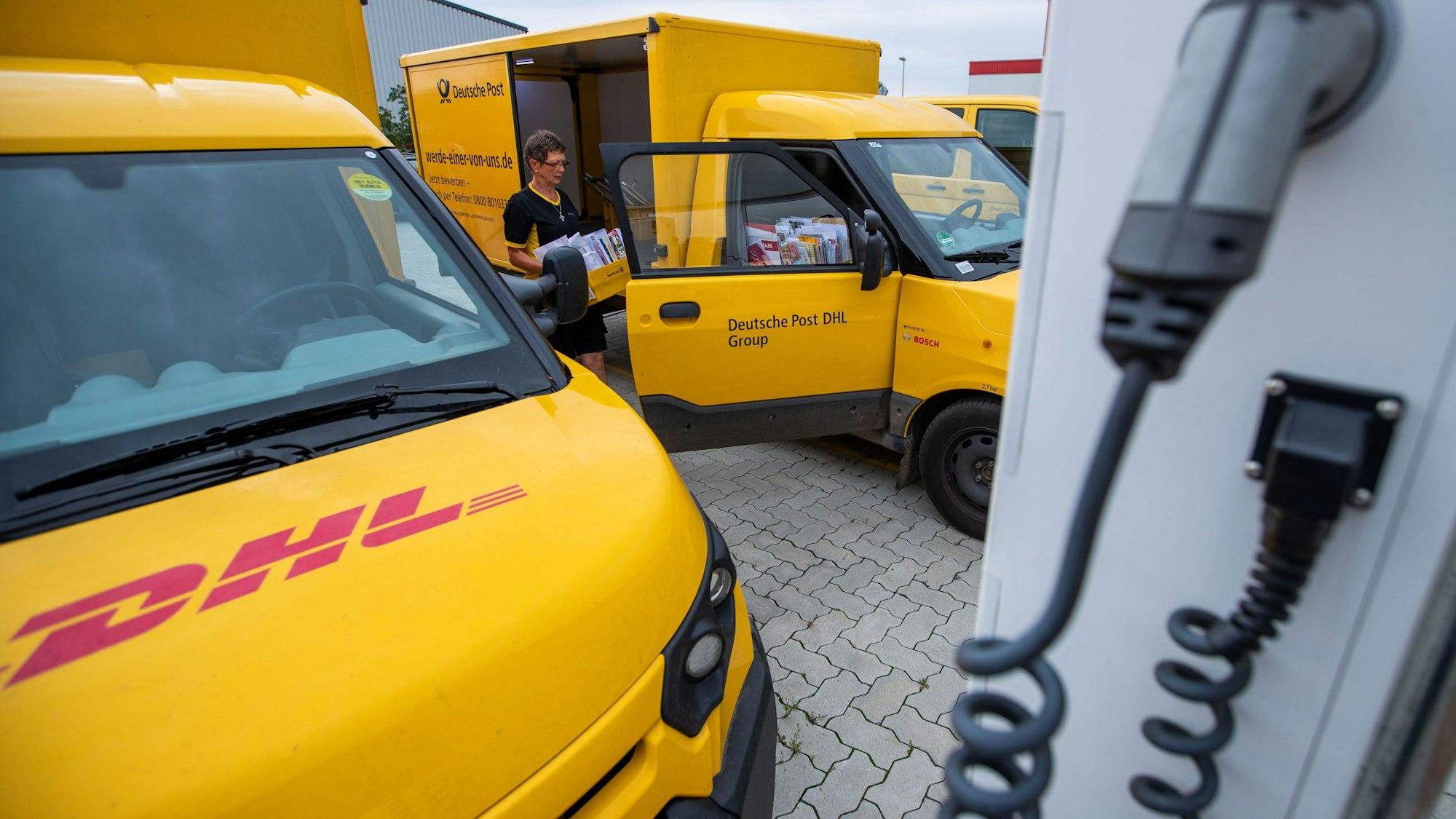 Eine Kundin hat ein blutverschmiertes DHL-Paket erhalten. Das Foto vom 7. August 2019 ist ein Symbolbild und hat nichts mit dem Fall zu tun.