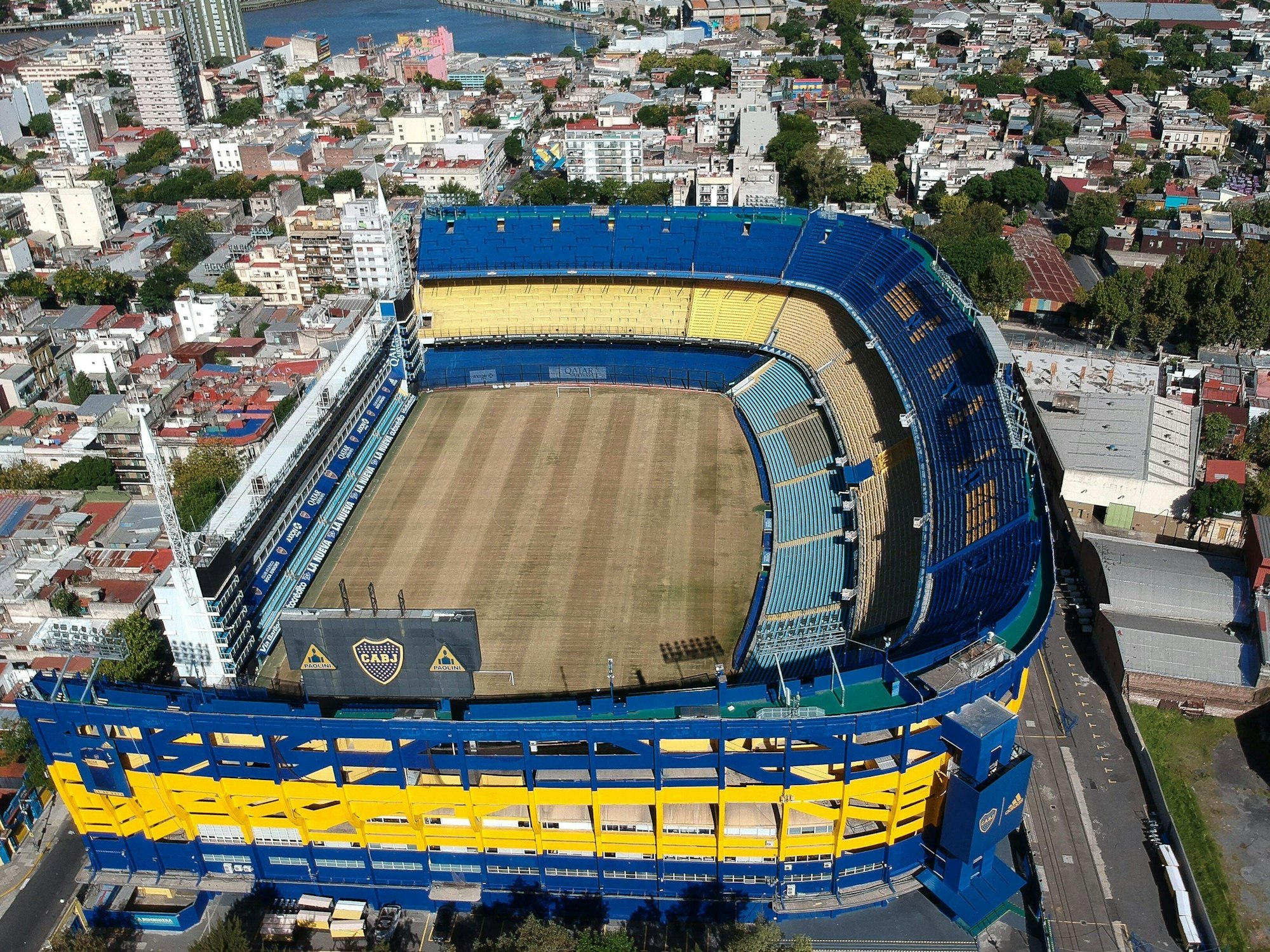 Das Stadion La Bombonera mitten in der argentinischen Metropole Buenos Aires.