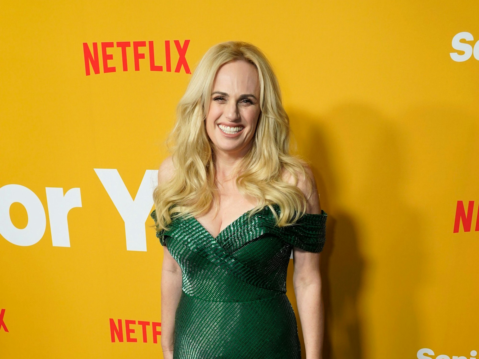 Die australische Schauspielerin Rebel Wilson, hier im Mai 2022 in London, hat die Fans mit ihrem Outing überrascht.