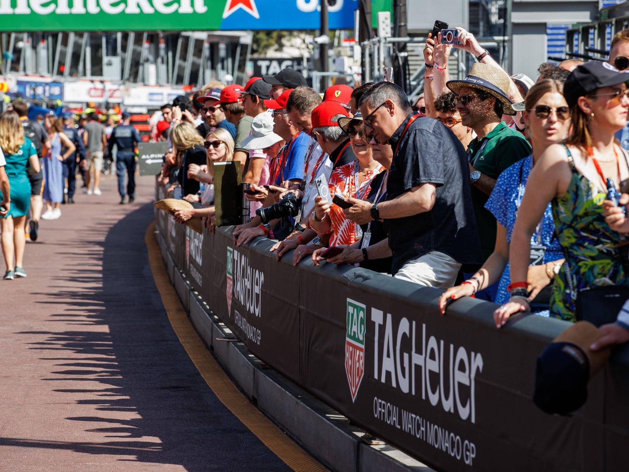 Paddock Gäste dürfen beim Großen Preis von Monaco die Boxengasse besuchen.