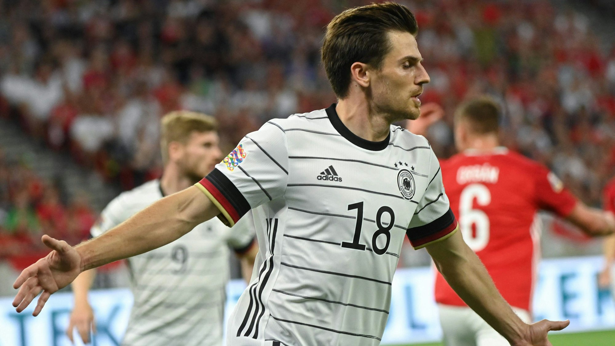 Jonas Hofmann feiert sein Tor zum 1:1 gegen Ungarn.