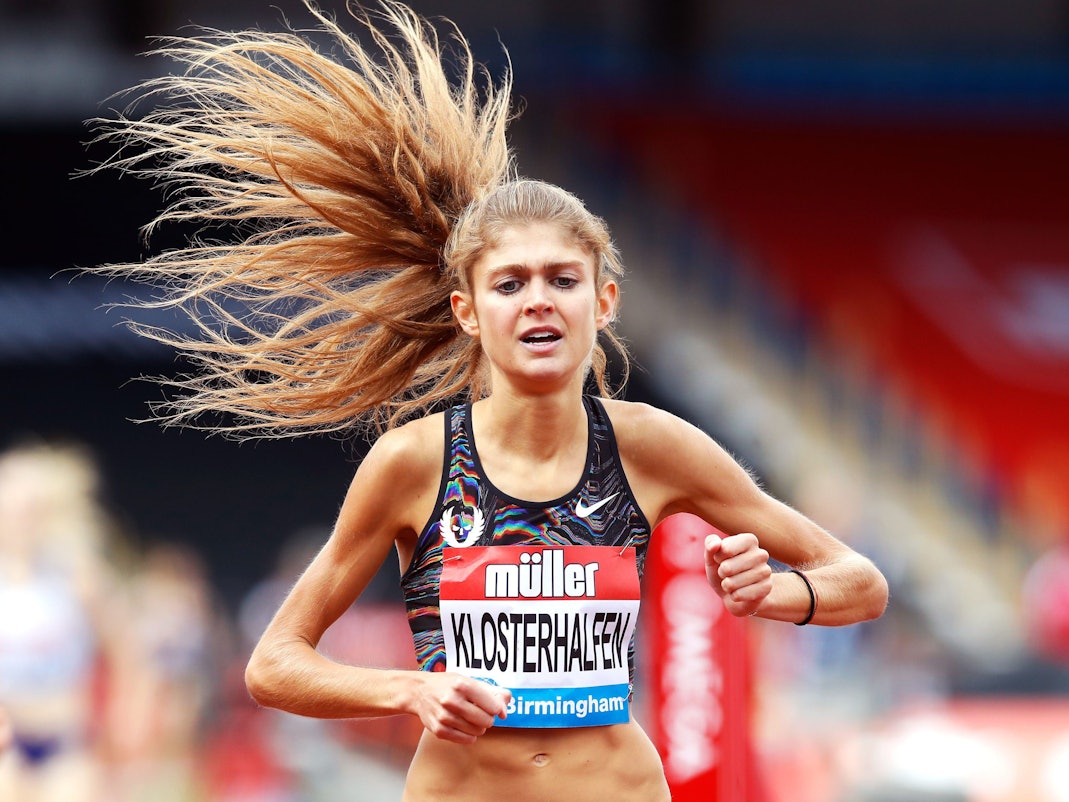 Konstanze Klosterhalfen aus Deutschland kommt als Siegerin ins Ziel.