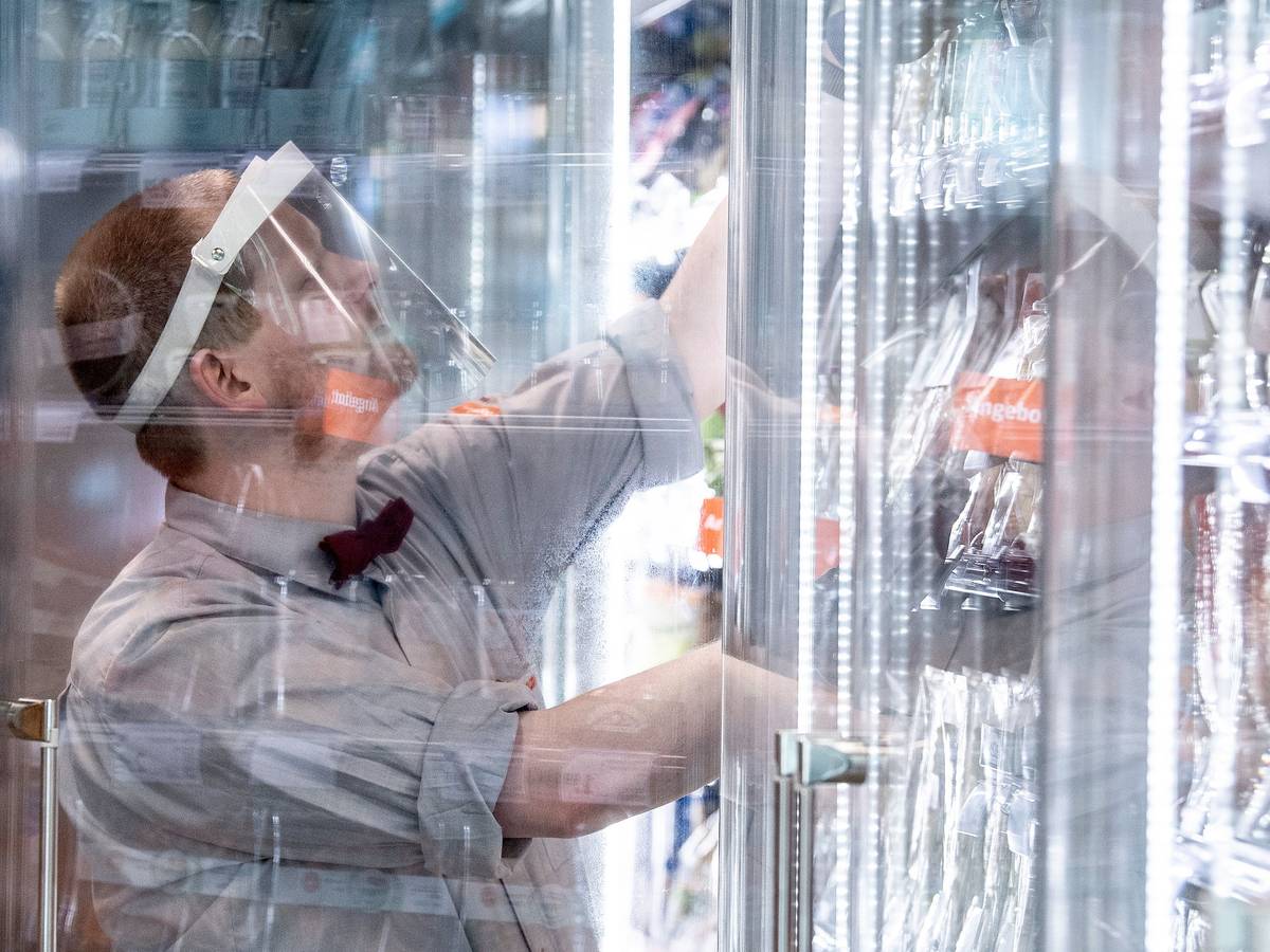 Der Kunde ist wütend über das Hackfleisch beim Discounter. Unser Symbolfoto zeigt Packungen Hackfleisch bei Aldi.