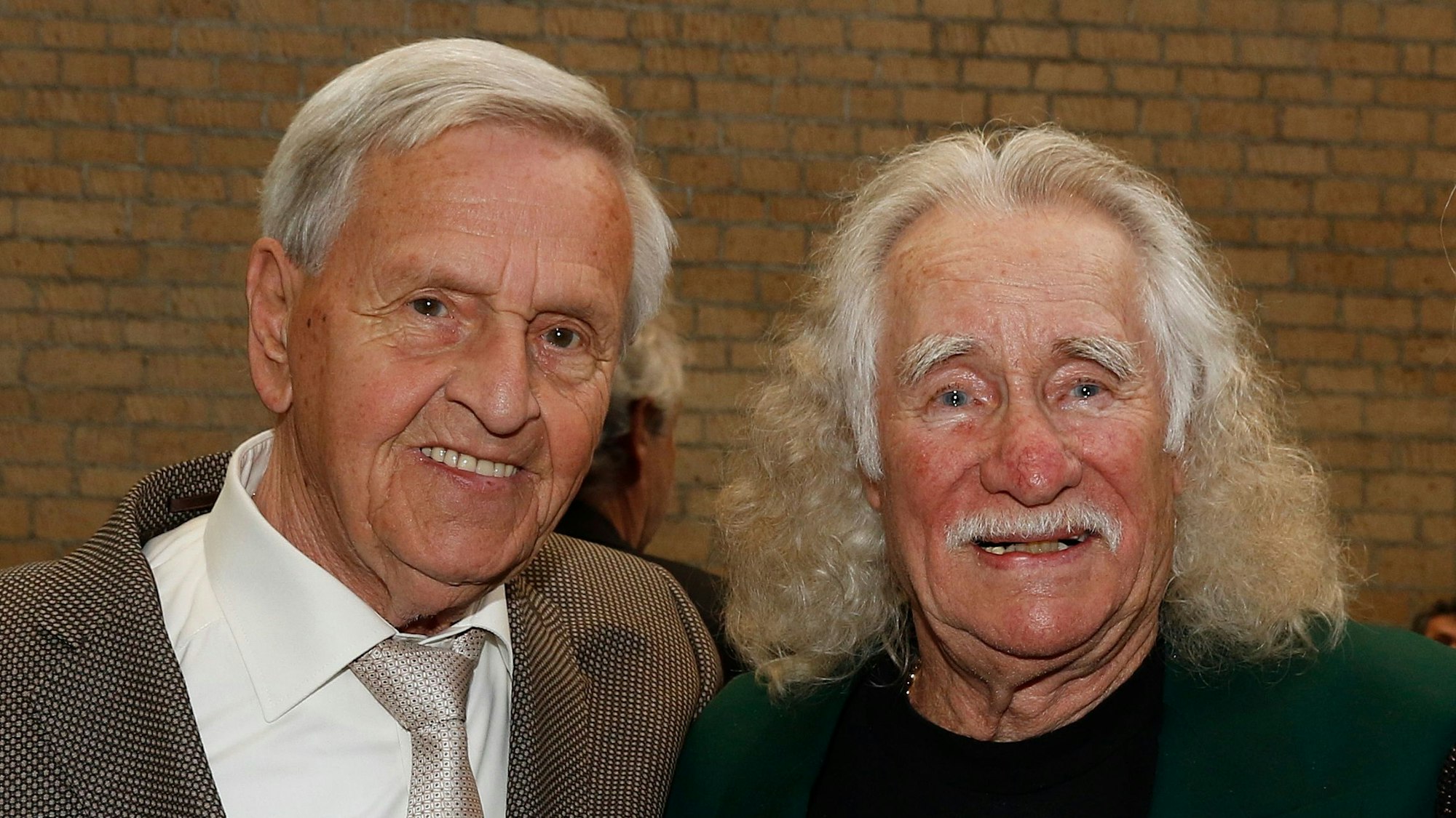 Werner Keppel und Hans Süper lache in die Kamera