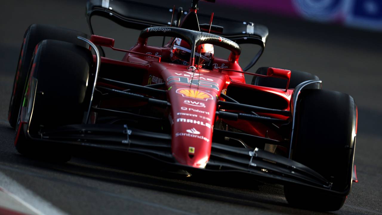 Charles Leclerc fährt im Qualifying des Großen Preis von Aserbaidschan.