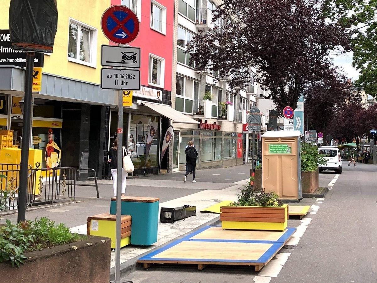 Die Deutzer Freiheit mit den Stadt-Terrassen.