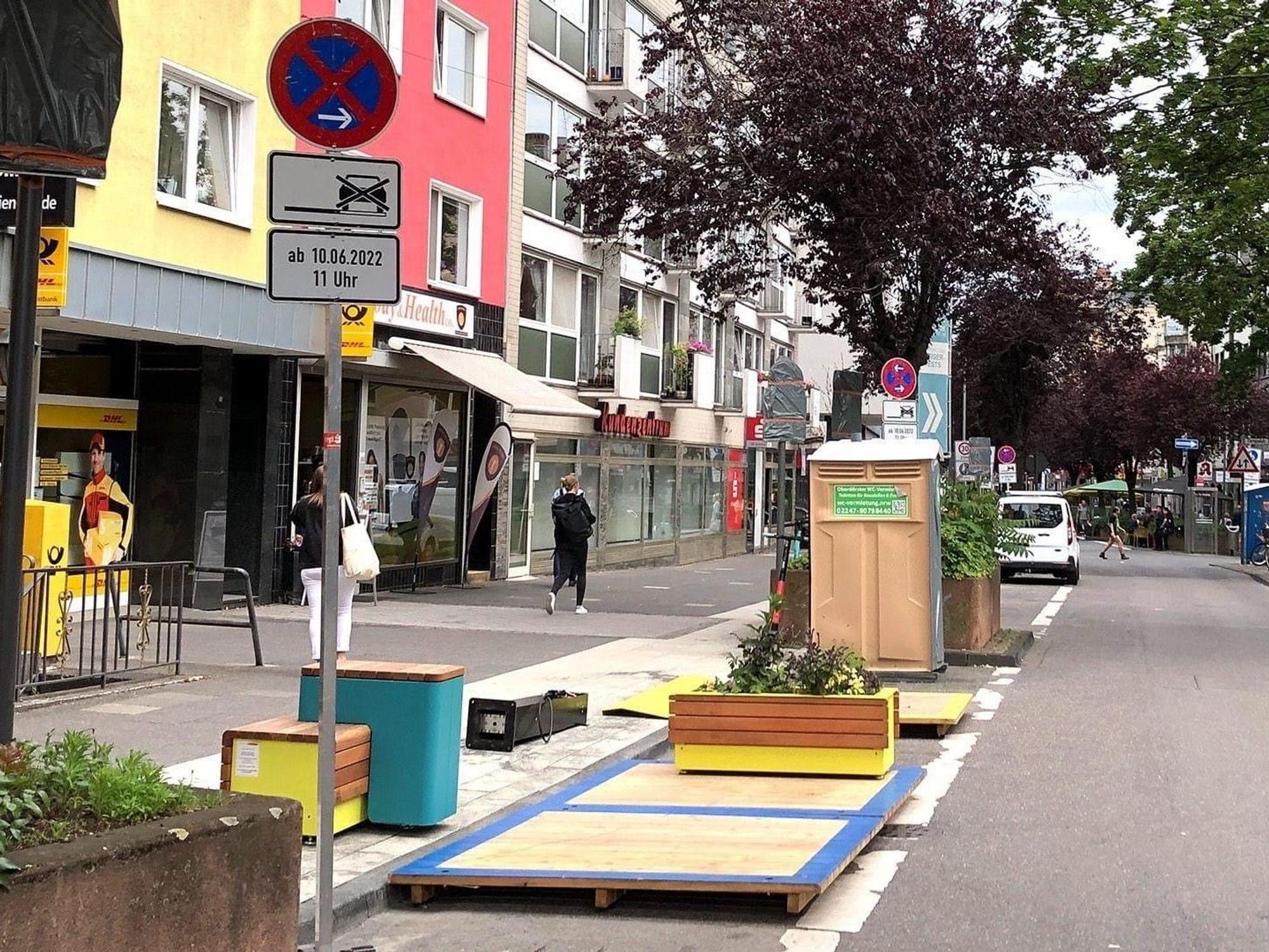 Die Deutzer Freiheit mit den Stadt-Terrassen.